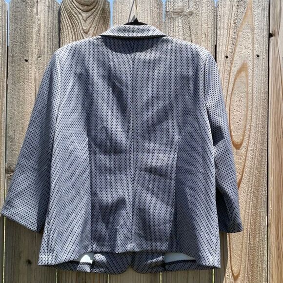 Take 50% OFF- NYCC Clothing Gray Tailored Jacket, Size-L - Picture 6 of 8
